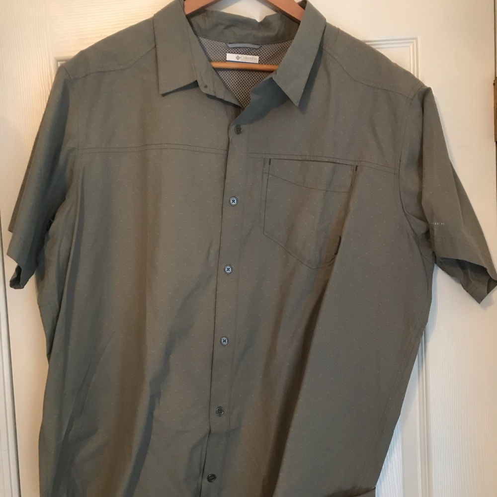 2XL Columbia PFG button-up short sleeve shirt.